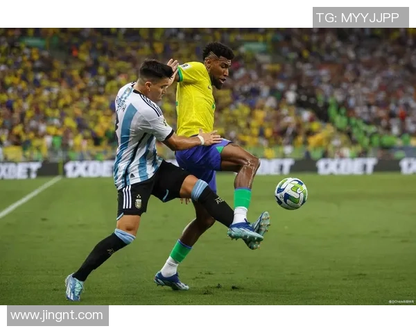 全球个子最高的足球明星揭秘及其在赛场上的独特优势与成就分析