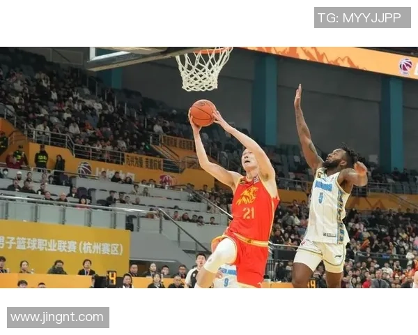 杭州篮球队在世界锦标赛积分榜上以76分稳居第一名,表现令人瞩目 杭州篮球队在世界锦标赛积分榜上以76分稳居第一名,表现令人瞩目