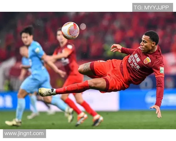 长发足球明星精彩瞬间汇总及其独特风采展示