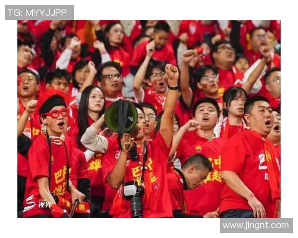 最新足球明星闪耀成都球场引发球迷热潮盛况空前